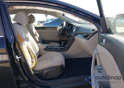 2017 Hyundai Sonata Sport z USA, uszkodzony, nr VIN 5NPE34AF4HH479741